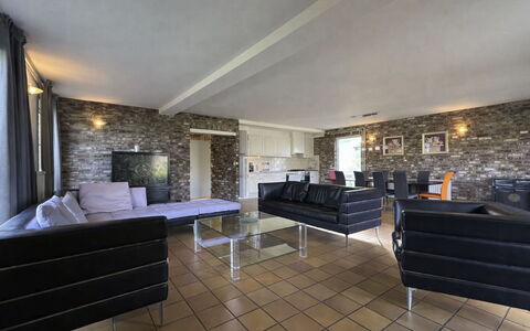 Vrijstaande 10 Persoons: Furniture, Flooring, Floor, Interior Design, Couch, Ceiling, Lighting, Table, Living Room, Home