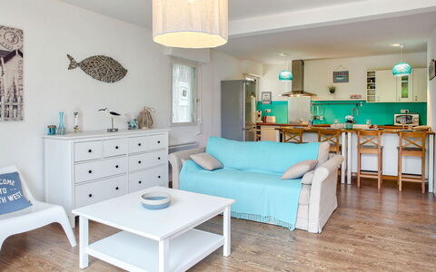 Cantegrit: Furniture, Property, Couch, Blue, Table, Azure, Picture Frame, Shelf, Interior Design, Decoration