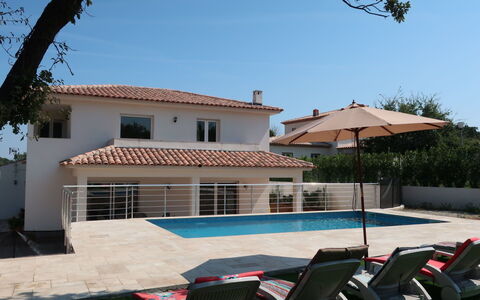 Les Hautes Terres: Property, House, Home, Building, Swimming Pool, Real Estate, Architecture, Roof, Patio, Vacation