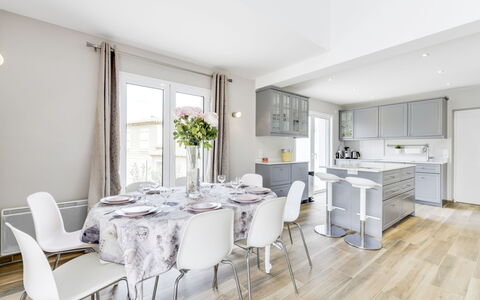 Les Hautes Terres: White, Room, Property, Furniture, Dining Room, Interior Design, Floor, Building, Table, House