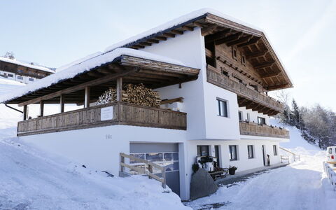 Birgit: Snow, Winter, House, Property, Architecture, Building, Home, Sky, Real Estate, Roof