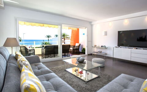 Deltamar: Water, Building, Sky, Property, Swimming Pool, Window, Azure, Plant, Interior Design, Condominium