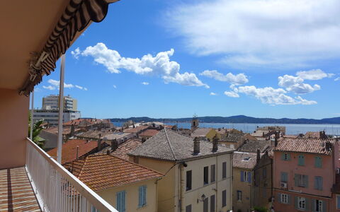 Sainte Maxime 135: Sky, Blue, Property, Town, Roof, Building, Daytime, Wall, Cloud, Architecture