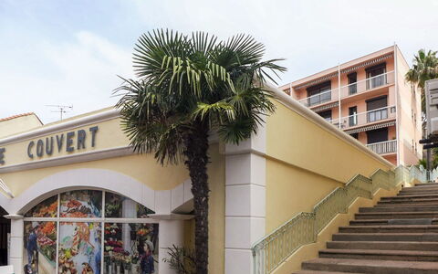 Sainte Maxime 135: Sky, Daytime, Plant, Azure, Building, Stairs, Cloud, Arecales, Shade, Urban Design