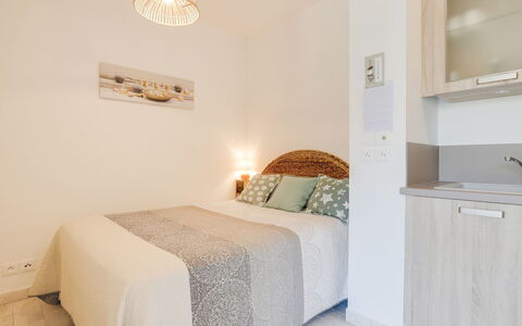 Les Jardins D'Eyrac: Room, Property, Furniture, Bedroom, White, Interior Design, Bed, Wall, Floor, Yellow