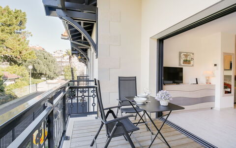 Les Jardins D'Eyrac: Property, Building, House, Room, Interior Design, Apartment, Balcony, Real Estate, Architecture, Furniture