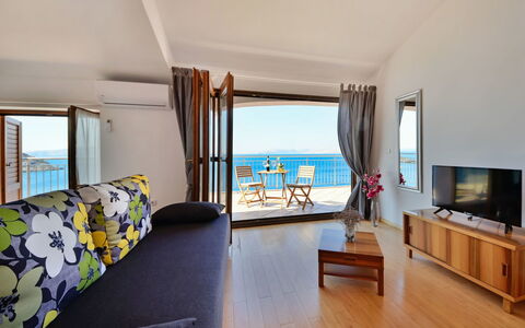 Accommodation:&nbsp;Val 2 105.2