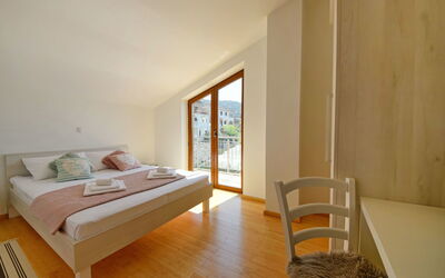 Accommodation:&nbsp;Val 2 105.2