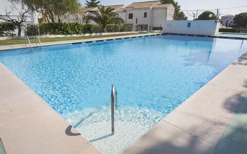 Alcocéber Alcossebre 305: Water, Water Resources, Sky, Plant, Swimming Pool, Azure, Rectangle, Tree, Building, Shade