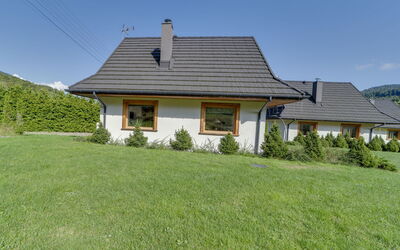 Chaty Pod Beskidkiem 38.3: Shrub, Cottage, Home, Shade, Groundcover, Garden, Yard, Backyard, Garden Buildings, Lawn