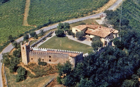 Di Magnano: Aerial Photography, Property, Bird'S-Eye View, Estate, Photography, Mansion, Rural Area, History, Landscape, Ancient History