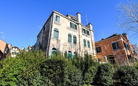 Venice 800: Property, Residential Area, House, Building, Home, Architecture, Real Estate, Neighbourhood, Estate, Town