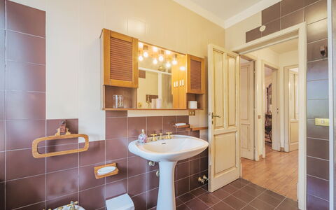 Villa le Casette: Mirror, Sink, Plumbing Fixture, Property, Tap, Building, Bathroom, Purple, Bathroom Sink
