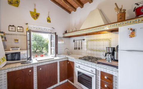 Il Lamone: Countertop, Cabinetry, Property, Kitchen Stove, Kitchen, Wood, Interior Design, Lighting, Kitchen Appliance, Yellow
