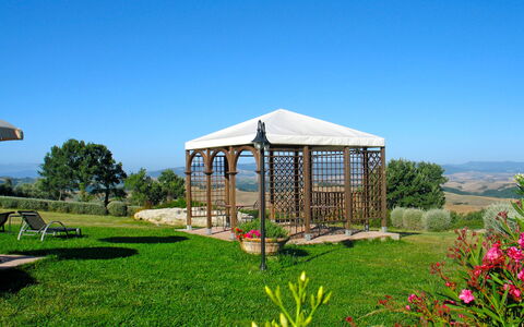 Gambassi Terme 820: Property, Building, House, Real Estate, Grass, Home, Tree, Land Lot, Farmhouse, Lawn
