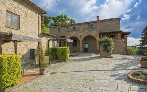 Volterra 819: Sky, Plant, Cloud, Property, Window, Building, Road Surface, Tree, Door, Land Lot