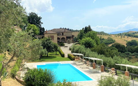 Volterra 819: Cloud, Water, Plant, Sky, Building, Tree, Swimming Pool, Azure, Vegetation, Body Of Water