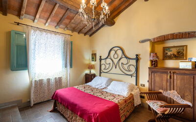 Giallo 800.1: Wall, Furniture, Interior Design, Flooring, Home, Bedroom, Bed, Linens, Bed Frame, Resort