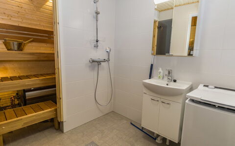 Kantapää D2: Flooring, Floor, Wood, Plumbing Fixture, Interior Design, Plumbing, Room, Tile, Composite Material, Bathroom