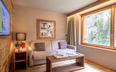 Swisspeak Resorts Zinal 9000.98: Wood, Interior Design, Flooring, Floor, Room, Living Room, Hardwood, Ceiling