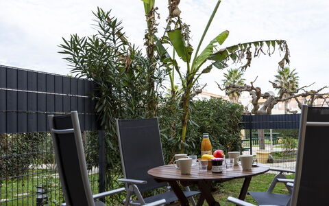 Santa Monica 1: Plant, Furniture, Sky, Table, Cloud, Chair, Botany, Outdoor Furniture, Outdoor Table, Shade