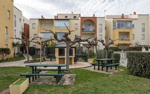 Santa Monica 1: Sky, Plant, Cloud, Building, Table, Property, Window, Furniture, Outdoor Bench, Picnic Table