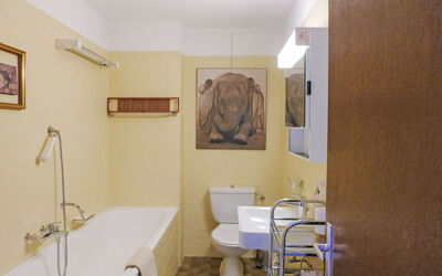 Accommodation:&nbsp;Eden Roc 56 106.2