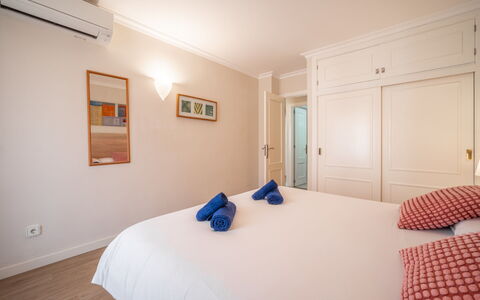 Mariners 4: Interior Design, Furniture, Wood, Bedroom, Ceiling, Flooring, Bed, Floor, Room, Bed Sheet