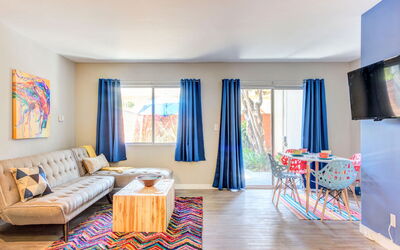 3 Bd Santa Monica