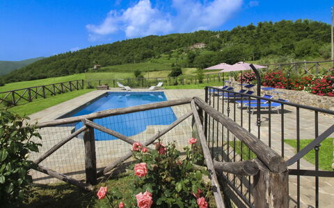 Poggio del Fabbro: Leisure, Valley, Swimming Pool, Eco Hotel, Outdoor Furniture, Resort, Fence