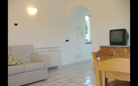 Accommodation:&nbsp;Maronti