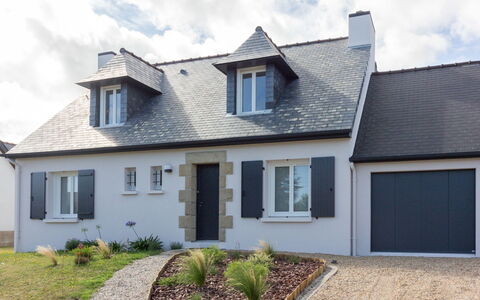 Pival: Cloud, Sky, Plant, Window, Building, Property, House, Land Lot, Door