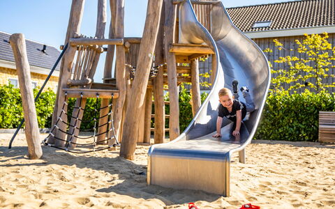 Green Resort Mooi Bemelen: Sky, Plant, Wood, Shade, Leisure, Tree, Woody Plant, Fun, Chute, City