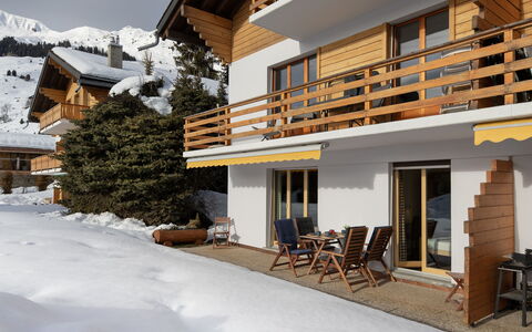 Baroudeur B04: Wood, Home, House, Balcony, Cottage, Porch, Siding, Shade, Hardwood, Wood Stain