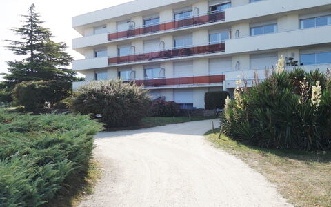 Port Blanc: Property, Residential Area, Real Estate, Building, Apartment, House, Architecture, Neighbourhood, Land Lot, Condominium