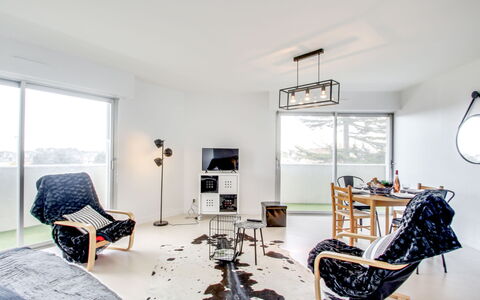 Port Blanc: Living Room, Room, Interior Design, Property, Furniture, Building, Ceiling, House, Floor, Home