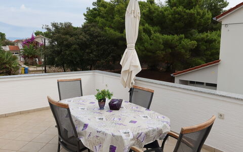 Vir 119: Furniture, Table, Property, Sky, Building, Chair, Tree, Wood, Outdoor Furniture, Plant