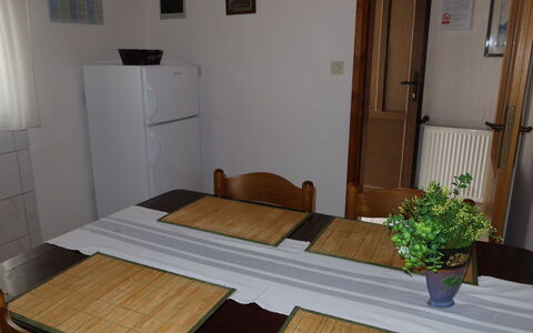 Vir 119: Plant, Table, Property, Flowerpot, Wood, Cabinetry, Comfort, Door, Interior Design, Floor