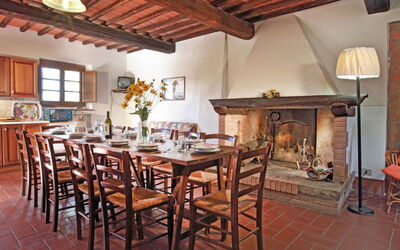 Il Gufo N°1 880.9: Property, Room, Building, Furniture, Ceiling, Interior Design, Table, Floor, Beam, Real Estate