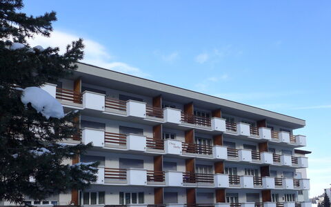 Chesa Derby 27: Building, Residential Area, Property, Architecture, Apartment, House, Sky, Home, Neighbourhood, Condominium