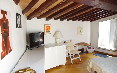 Gli Artisti: Room, Property, Furniture, Interior Design, Building, Attic, Ceiling, House, Living Room, Floor