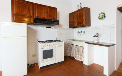 Poggiolo 820.4: Room, Kitchen, Cabinetry, Furniture, Property, Countertop, Major Appliance, Floor, Kitchen Stove, Hardwood