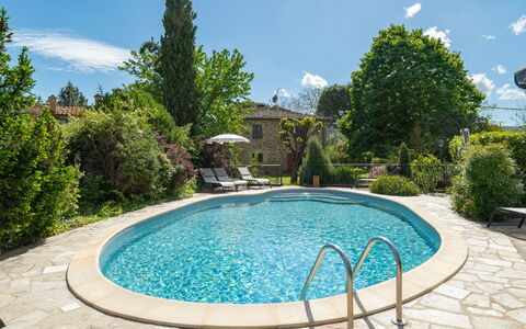 Monte San Savino 880: Water, Cloud, Sky, Water Resources, Property, Plant, Azure, Nature, Botany, Tree