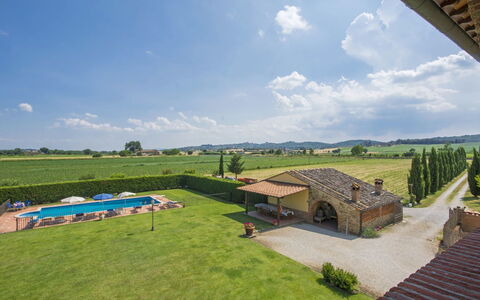 La Salciaia: Property, Sky, Grass, Architecture, House, Building, Land Lot, Real Estate, Vacation, Home