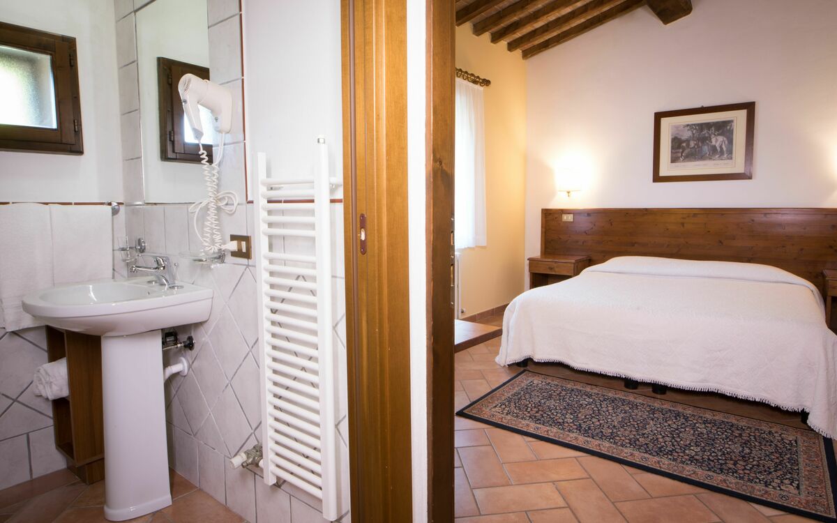 Accommodation:&nbsp;Suite 207