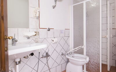Accommodation:&nbsp;Suite 210