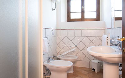 Accommodation:&nbsp;Suite 201