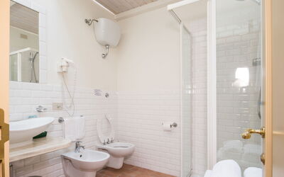 Accommodation:&nbsp;Camera 202a