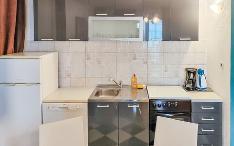 Beba: Cabinetry, Countertop, Property, Building, Kitchen Sink, Sink, Tap, Kitchen Appliance, Kitchen Stove, Kitchen