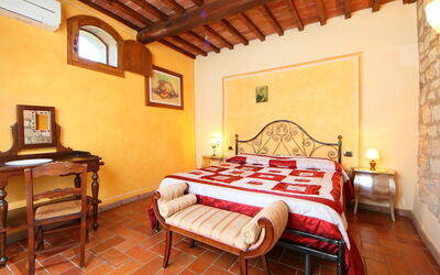 Accommodation:&nbsp;Casale Ischieto 820.3